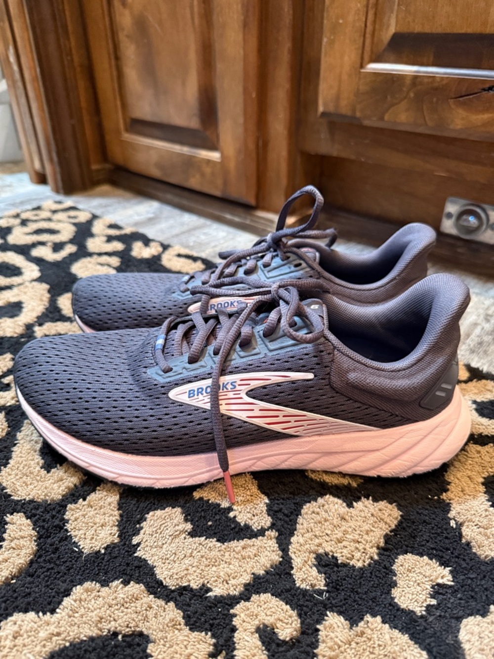 Brooks Anthem 6 Women's Charcoal and Pink Tennis Shoes